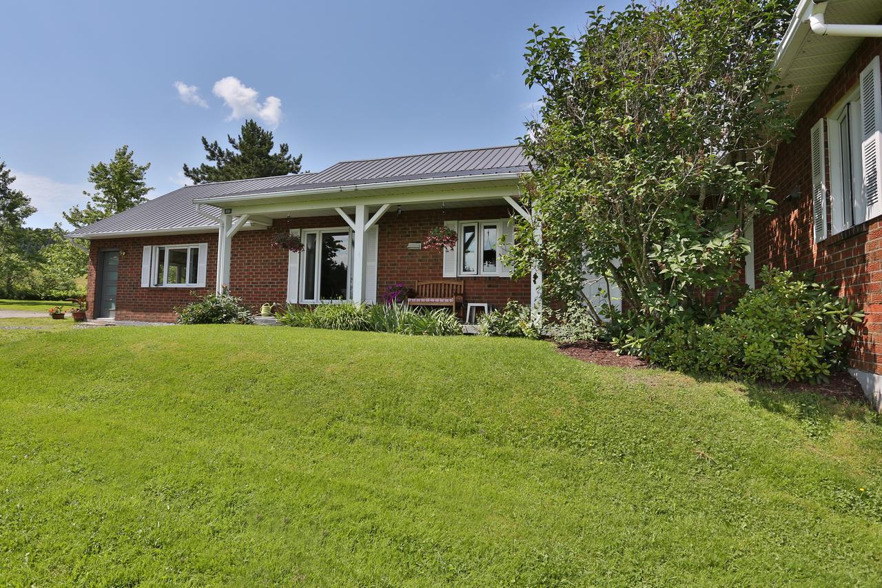 Ranch St-Hubert Bed & Breakfast Saint-Hermenegilde Exterior foto
