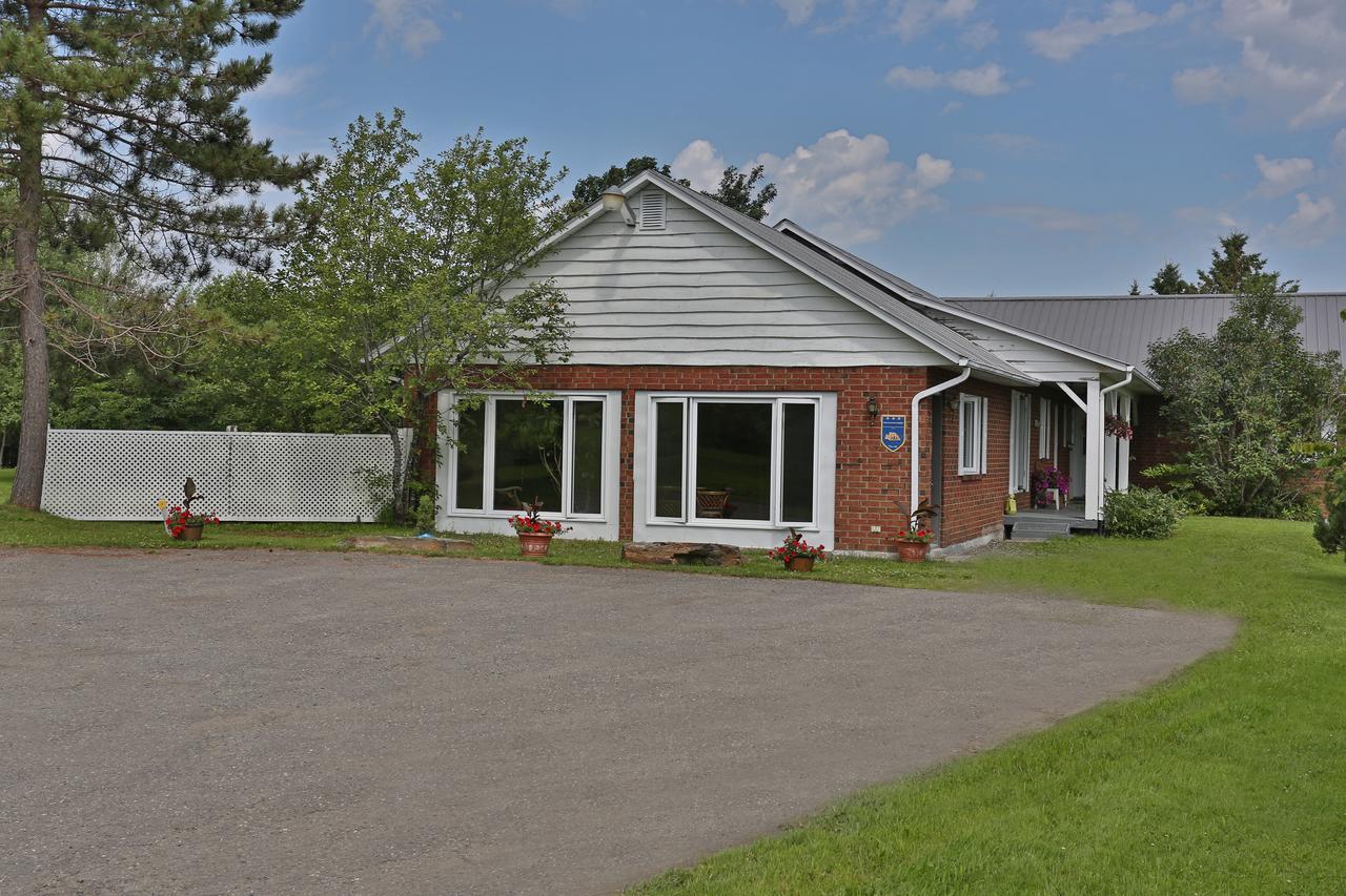 Ranch St-Hubert Bed & Breakfast Saint-Hermenegilde Exterior foto